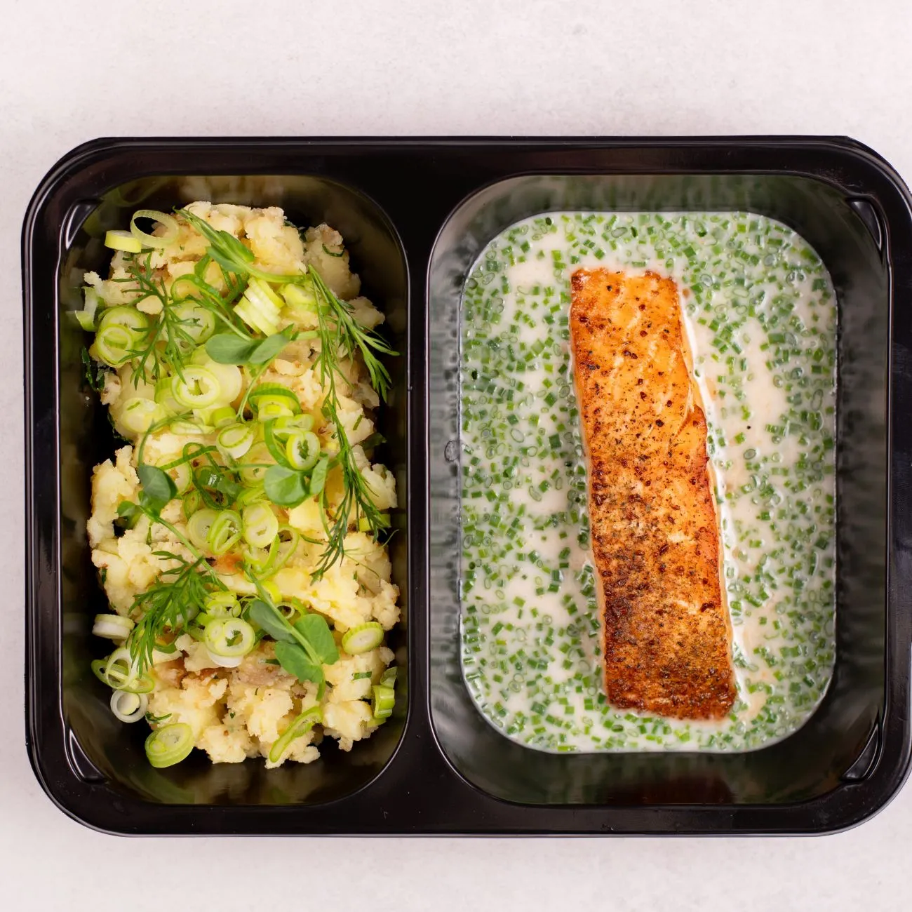 Salmon in lemon sauce, crushed potatoes with onion, apricot compote