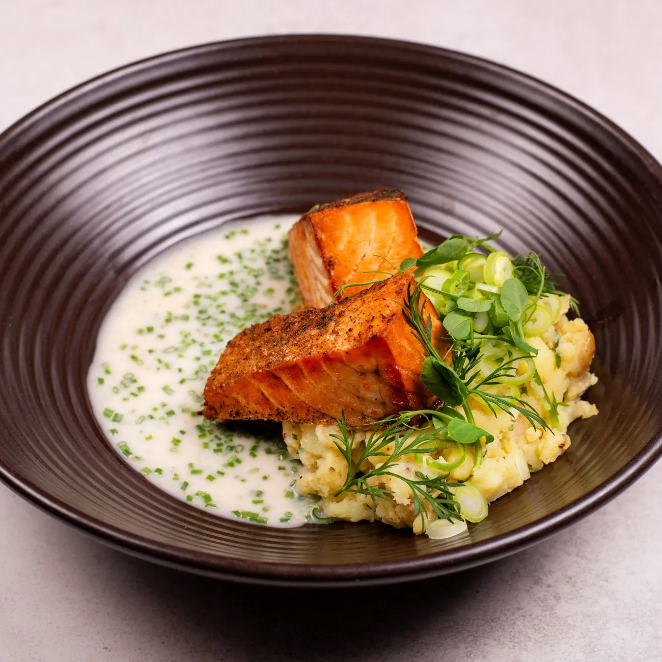 Salmon in lemon sauce, crushed potatoes with onion, apricot compote