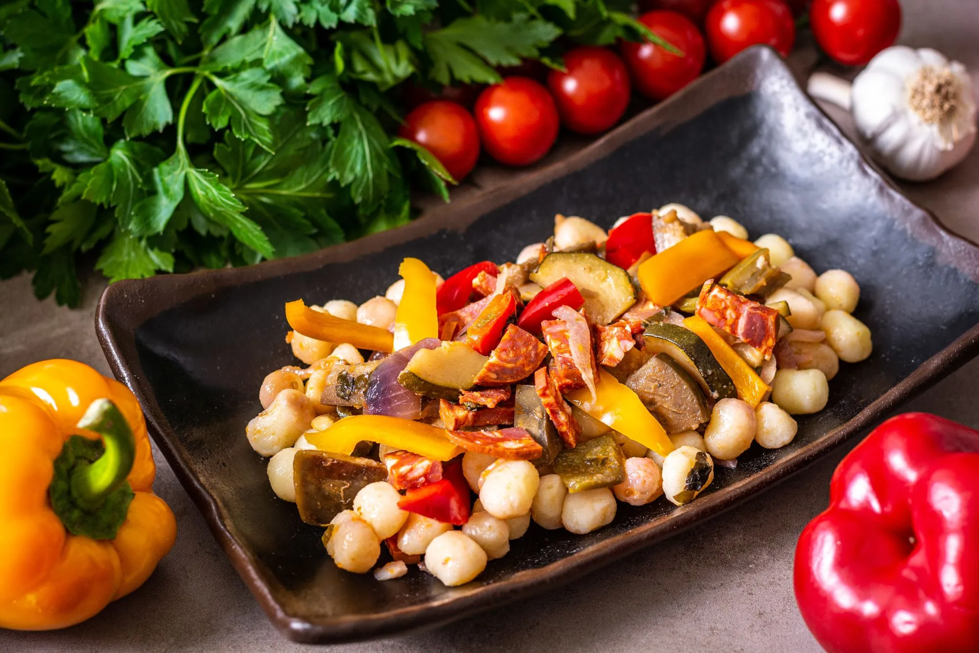 Gnocchi, stredomorská zelenina, chorizo