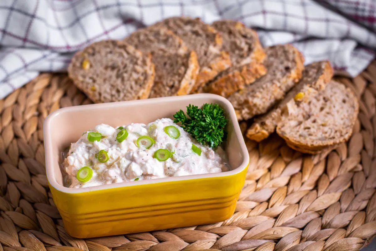 Tuna spread with spring onion